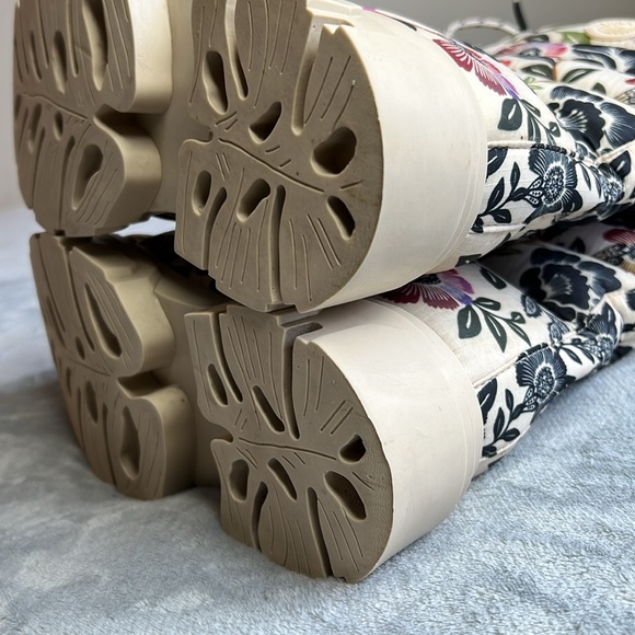 🎉HOST PICK🎉Farm Rio Floral Lug Sole Tall Shaft Boot Size EU40 US9 - Picture 10 of 14